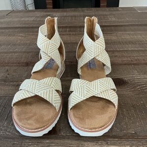 Bobs Sketchers Desert Kiss Woman’s Size 8 Woven Fabric Memory Foam Foot Bed